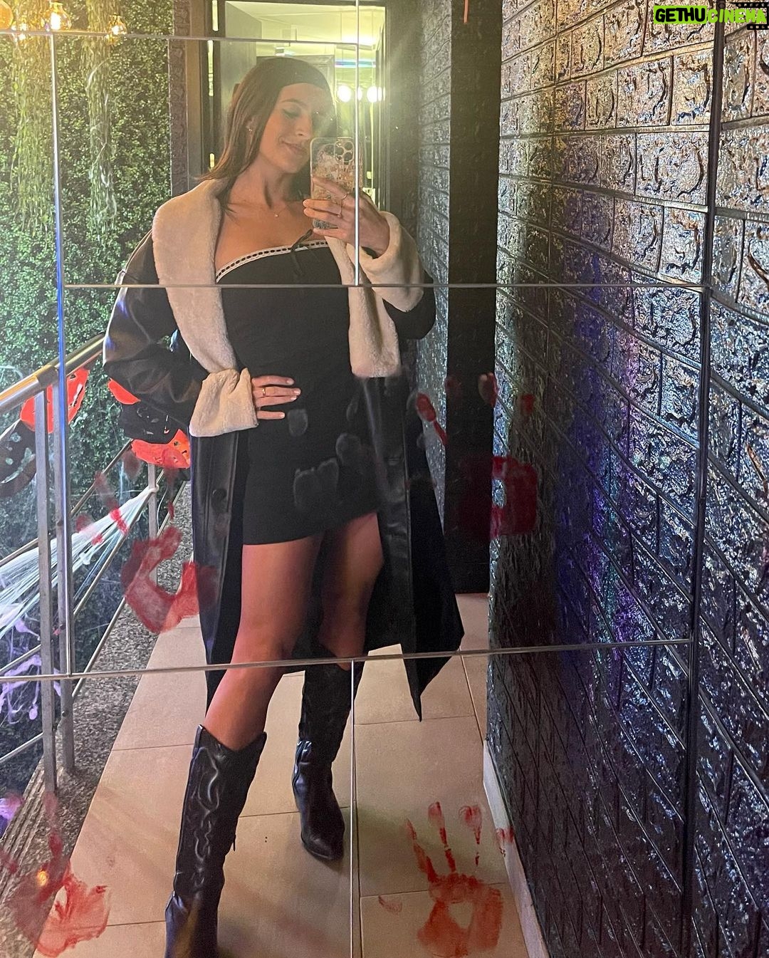 Beatriz Costa Instagram - Novembro, vida vidinha vidini 💘 Scorpio Season
