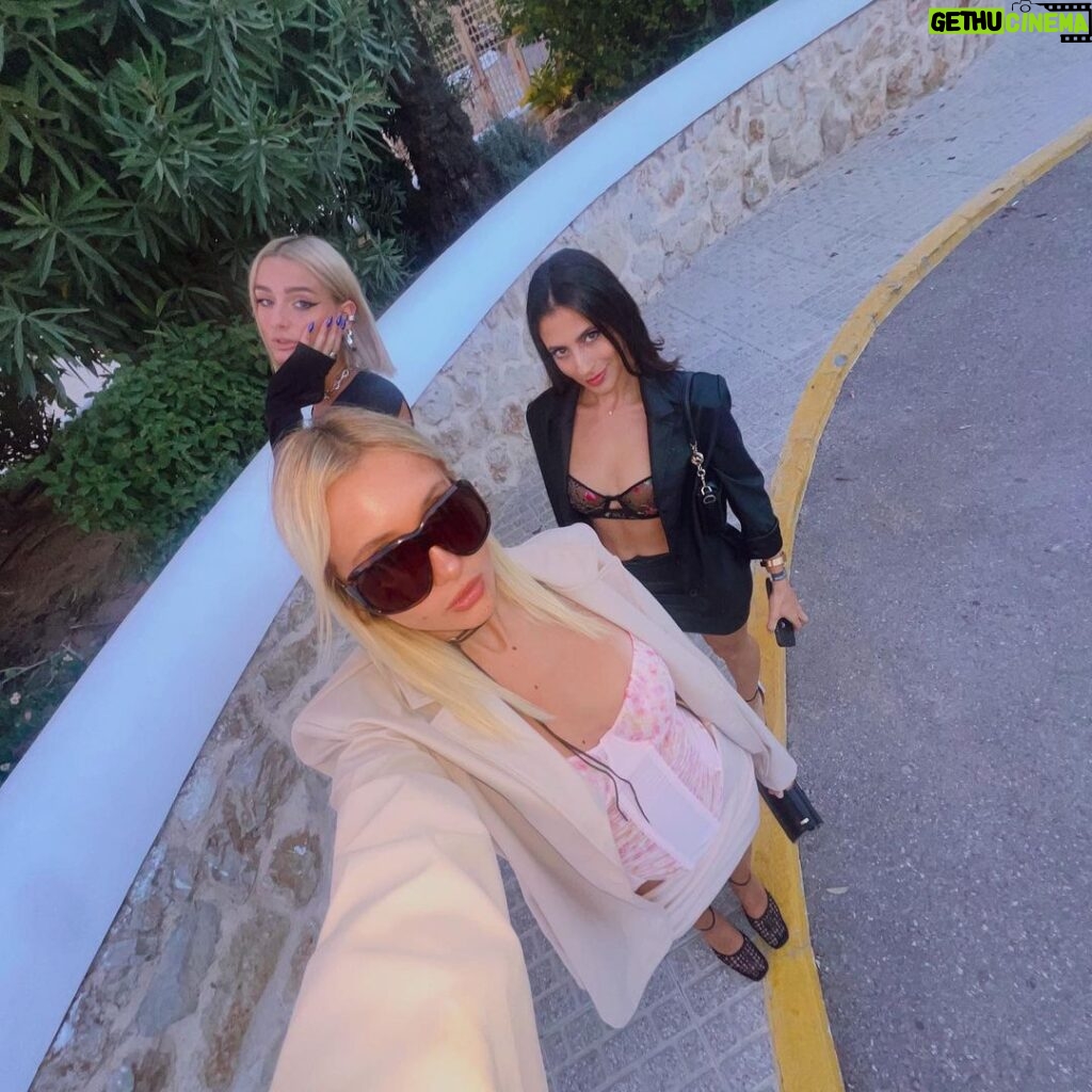 Beatriz Costa Instagram - Girls girling in ibiza 💖 Ibiza