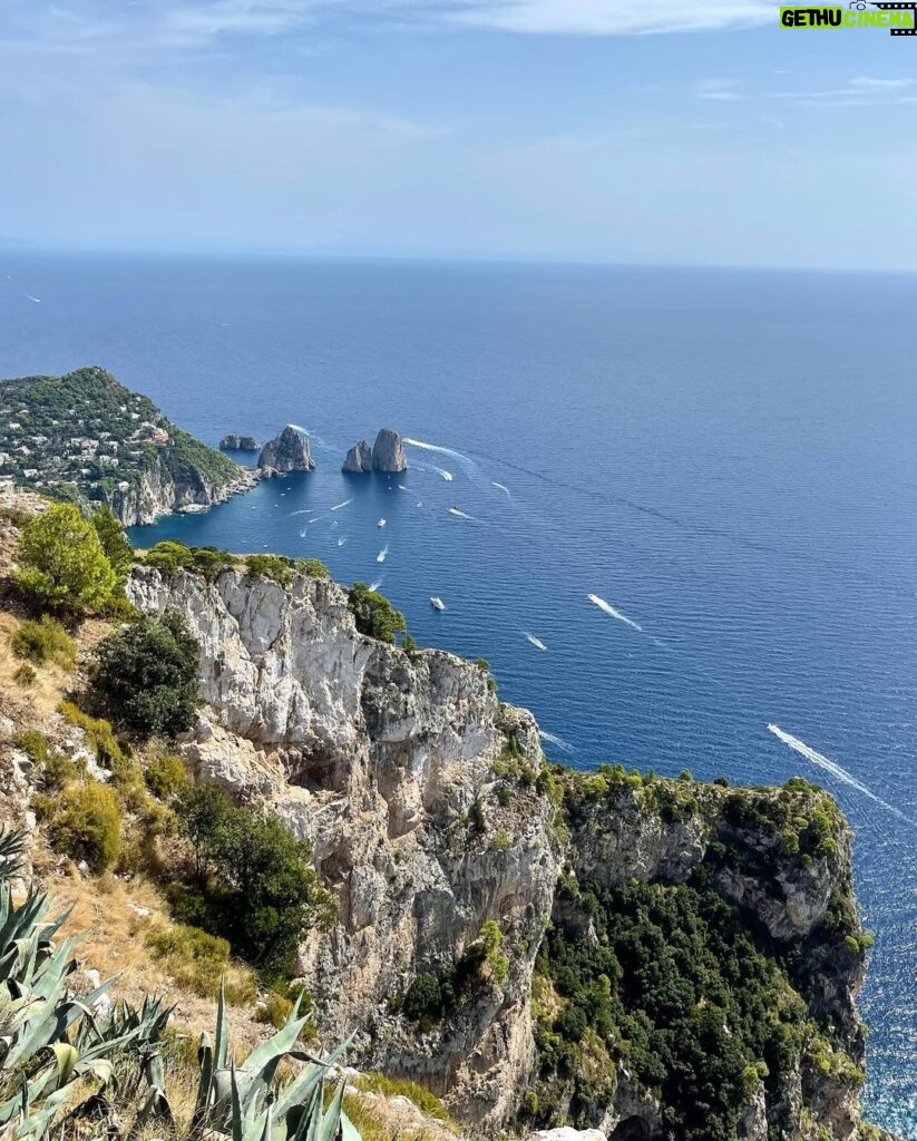 Beatriz Costa Instagram - The purpose is enjoyment. 🩵 Capri Island, Italy