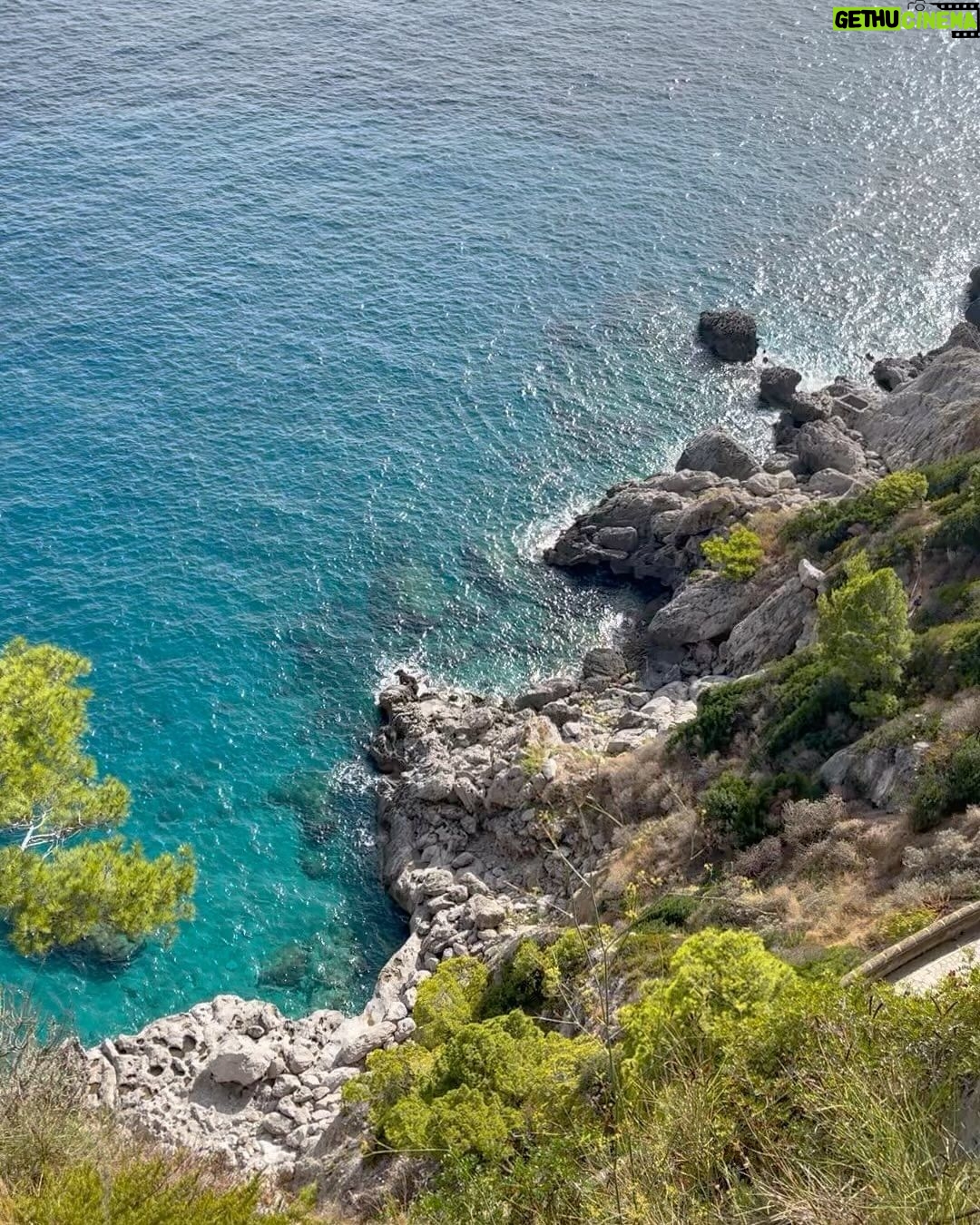 Beatriz Costa Instagram - The purpose is enjoyment. 🩵 Capri Island, Italy