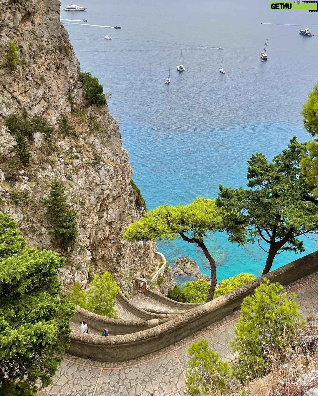 Beatriz Costa Instagram - The purpose is enjoyment. 🩵 Capri Island, Italy