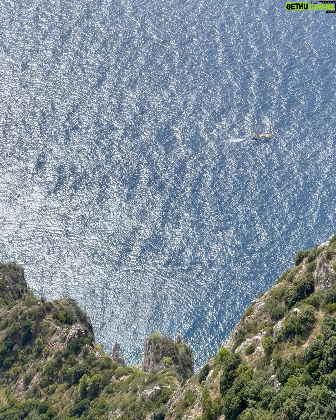 Beatriz Costa Instagram - The purpose is enjoyment. 🩵 Capri Island, Italy