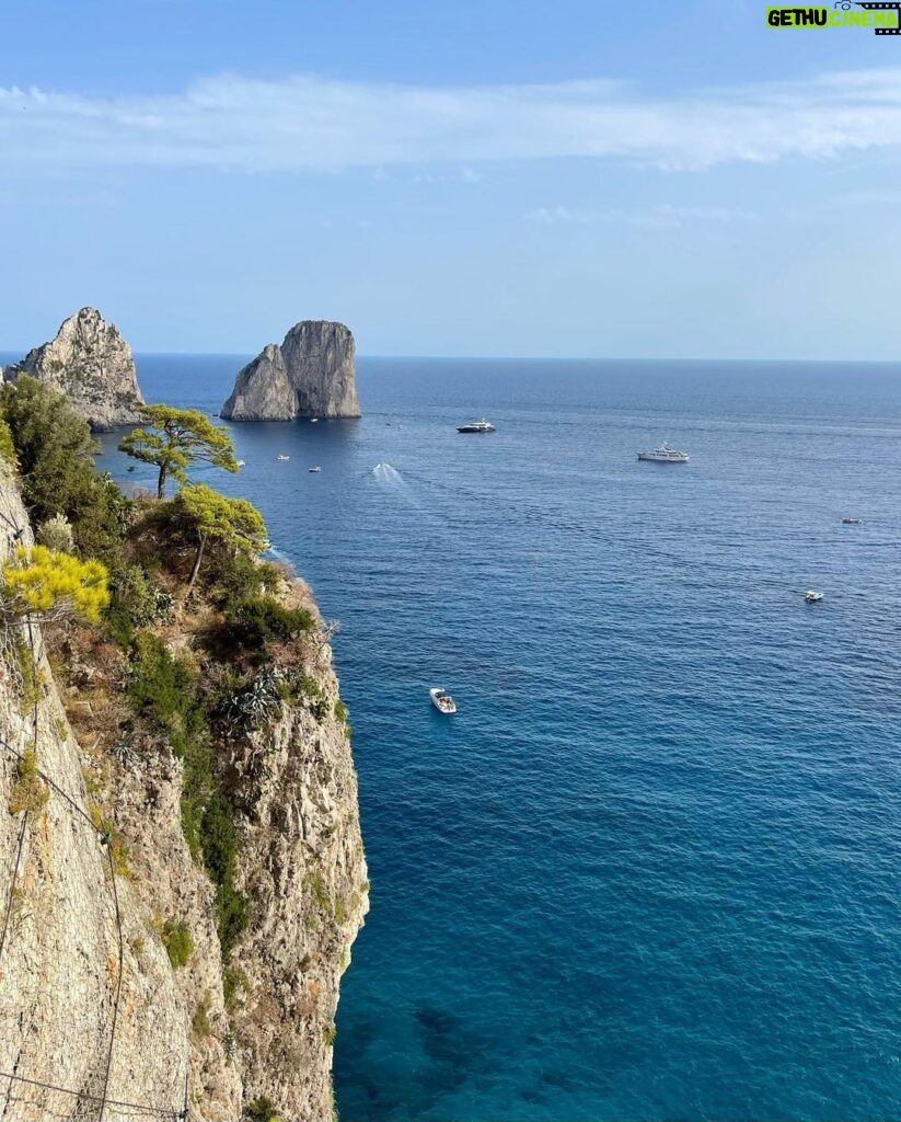 Beatriz Costa Instagram - The purpose is enjoyment. 🩵 Capri Island, Italy