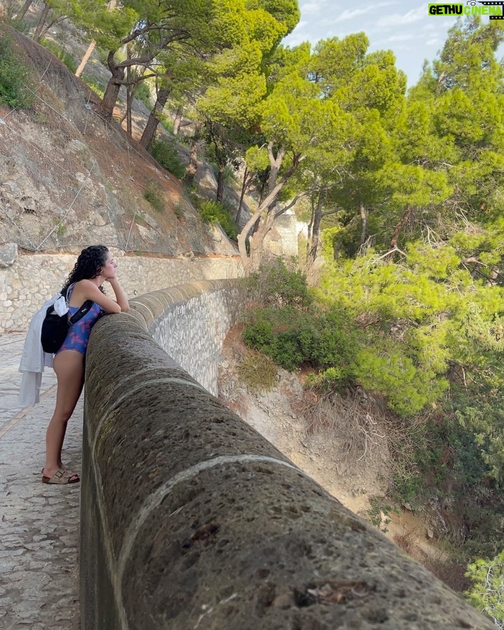 Beatriz Costa Instagram - A explorar a costa italiana e a ser tremendamente felizes. It谩lia tens sido muito boa para n贸s 馃珷馃┑ Costa Amalfitana