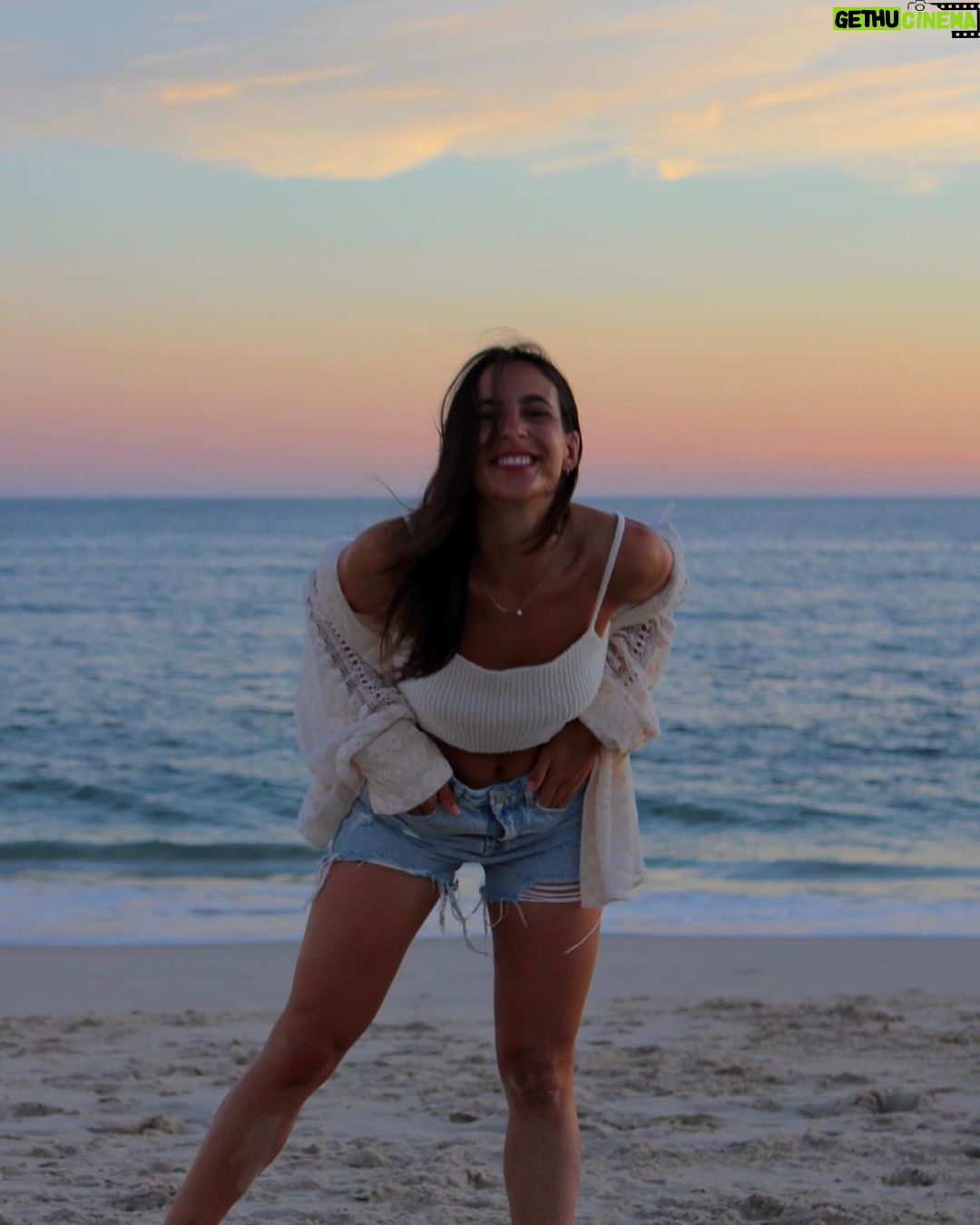 Beatriz Costa Instagram - Quero ser um pássaro.