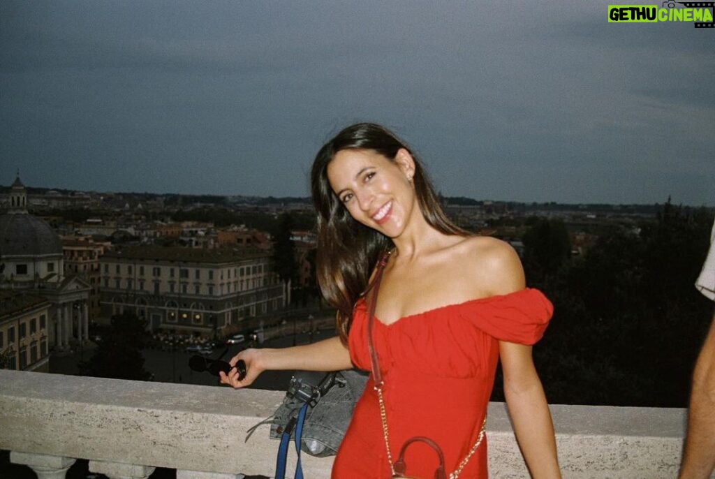 Beatriz Costa Instagram - • La Dolce Vita • Revelados os postais analógicos da Costa na costa amalfitana, e em Roma. O meu coração passou a falar italiano (eu ainda não, mas quase). #35mm #35mmfilm