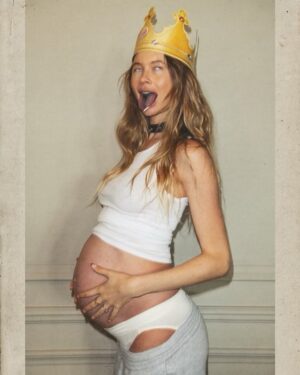 Behati Prinsloo Instagram - Baby #3 💥