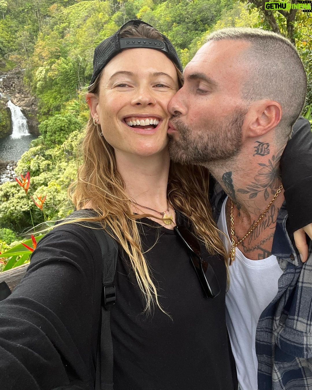 Behati Prinsloo Instagram - Summer dump 👽🌊🌴
