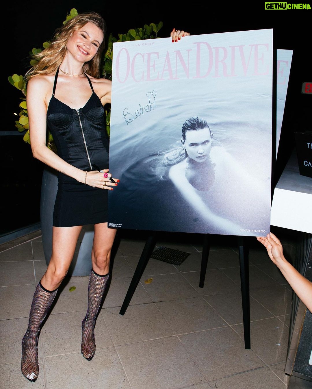 Behati Prinsloo Instagram - Salute Miami 🖤 @calirosa @oceandrivemag @sobewffest
