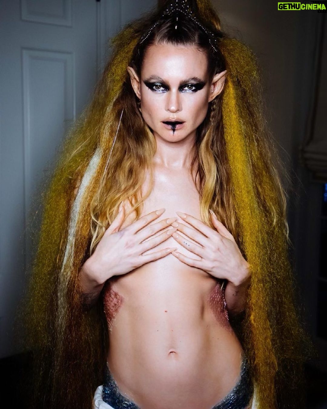 Behati Prinsloo Instagram - My truest form, with my favorite people @maroon5 @adamlevine #LOST #sophiemuller @cgonzalezbeauty @italogregorio @nonamahmoudi @nailsbydiem @bootswallace 🧜🏼♀️