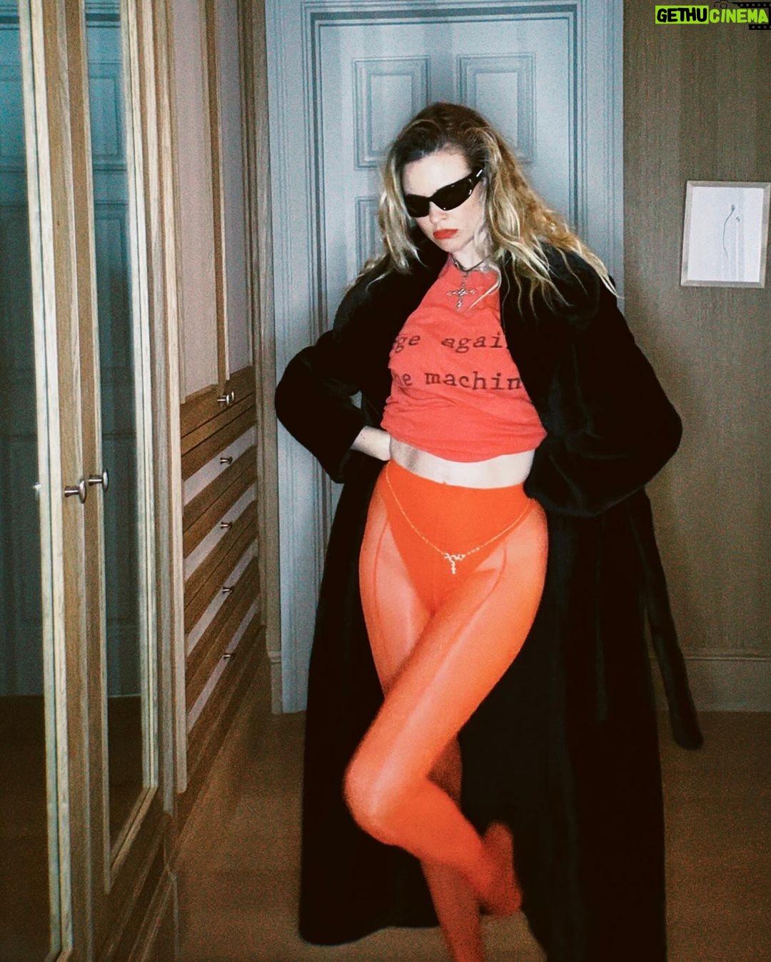 Behati Prinsloo Instagram - Getting ready is more fun than the party 💋