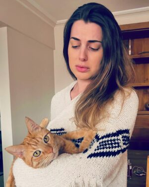 Belfu Benian Instagram - Artık benim de bir kedili postum olmalı. 
@merijuana