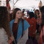 Belfu Benian Instagram - İki yılın içine sığdırdığım Belfu’ya ve Mercan’a ait binlerce duyguyu çantama atıp şehre döndüğüm günden beri daha bugün bitti diyebiliyorum kendime... Aileden kopmak, sevgiliden ayrılmak gibi bişey içimde yarattığı his.. İlk işim olduğu için kurduğum bağ, hayatımda koyduğum yer ve yüklediğim anlam biraz fazla sanırım... Karadeniz’den, insanından, kültüründen, ikliminden öğrendiklerimle gittiğimden daha farklı bir insan olarak döndüm evime, kendime.. En büyük tecrübeyi de Mercan’la edindim.. Ne çok şey yaşadık birlikte... Ama ne çok şey... Şimdi cebime koyduklarımla ve kazandığım kalbi güzel insanlarla yola devam etme vakti :) Bana inanıp Mercan’ı teslim eden Osman Sınav’a Yönetmenlerim; Yusuf Ömer Sınav Murat Onbul Veli Çelik Emre Kabakuşak’a Menajerim; Nesrin Namal ve Serra Alkan’a Birbirinden değerli oyun arkadaşlarıma, Canım ekibe, senaristlerimize ve bizi 2 yıldır bağrına basan seyircimize teşekkürü borç bilirim! Biz anlattık siz dinlediniz, hepimizin hayatından bir “Sen Anlat Karadeniz” geçti... Ne de güzel ilk işti!