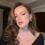 Bella Thorne Instagram - Moments before announcing that I’m teaming up with @amfar to create content to help educate younger generations about HIV. Special thanks to @dolcegabbana for my stunning dress!