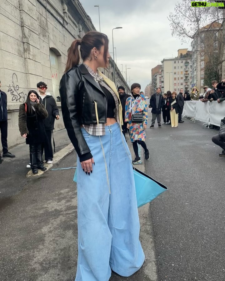 Bella Thorne Instagram - I want to fit my four dogs in this bag so u think I can!? I absolutely love @marni they are so creative - and they love taking chances and if you know me, you know I love taking Chances ;) Thank u @renzo.rosso @stefano.rosso.brave @asliceofbambi