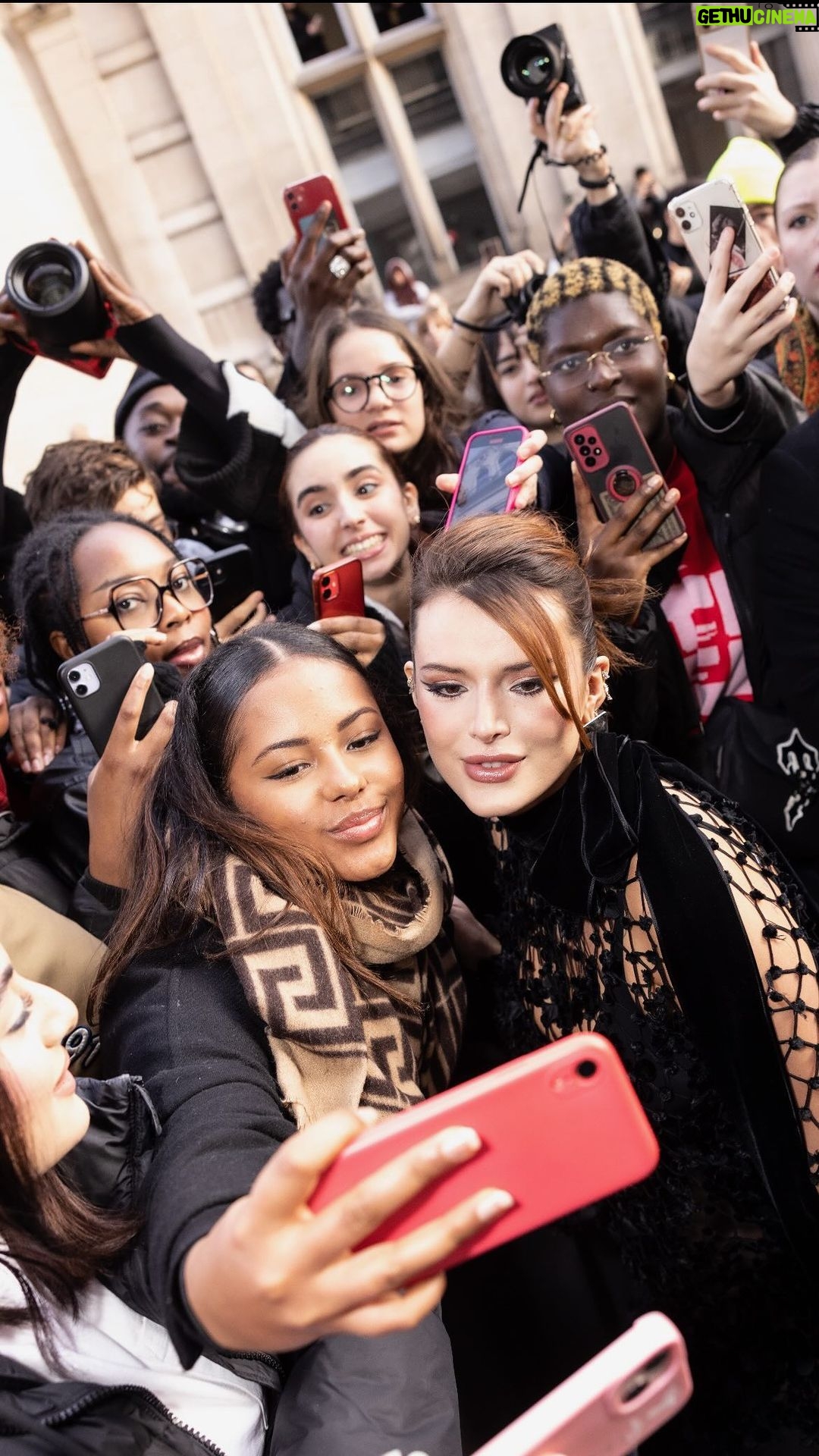 Bella Thorne Instagram - Loved meeting so many of u #pfw #hautecouture Paris,France