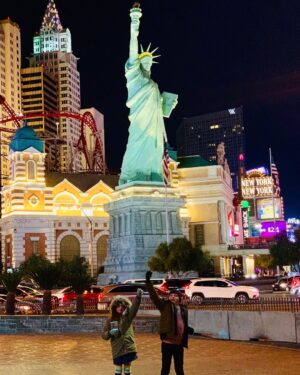 Benjamin Evan Ainsworth Instagram - Wishing all my American friends a very happy Thanksgiving 🦃 🇺🇸. 

This time last year, @ameliebeasmith and I had a little adventure over the holiday weekend to Las Vegas - as production took a break - to celebrate in the not-so-traditional way!

This year has been tough for so many in so many ways, but I’m beyond thankful for my friendship with the wonderful Ams and for all the @thehaunting love from you guys. 

Hope’s in sight and looking forward to us all being able to enjoy life more fully in 2021. ❤️

#thanksgiving