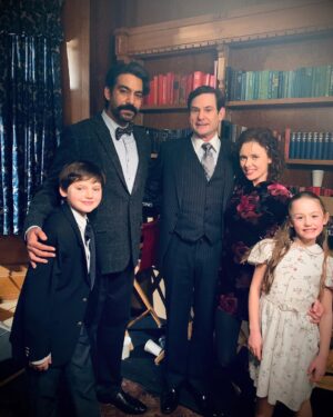 Benjamin Evan Ainsworth Instagram - What a charming bunch. Oh, it was going so well. Say cheese...! Or, just pull a face! 😜

#goofyfamilyphoto #thehauntingofblymanor