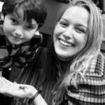 Benjamin Evan Ainsworth Instagram - Meeting this little guy with @then0t0ri0usvip for the first time in preparation for the spider scene in Episode 1 of @thehaunting 🕷 He was pretty hairy but actually really cute! 🕸 #spiderman #thehauntingofblymanor #spiders #spidertraining #netflix #intrepid #mileswingrave #daniclayton #victoriapedretti