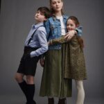 Benjamin Evan Ainsworth Instagram - Loving these pictures! I’ve been totally blown away by the response to @thehaunting landing around the world this weekend. Thank you all for the love, kind comments and positivity. Happy Sunday and best wishes to you all Xx #thehauntingofblymanor #mikeflanagan #netflix #ameliebeasmith #victoriapedretti #deaddoesntmeangone @intrepidpics @paramounttelevisionstudios @amblin @netflix @netflixuk @then0t0ri0usvip