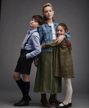Benjamin Evan Ainsworth Instagram - Loving these pictures! 

I’ve been totally blown away by the response to @thehaunting landing around the world this weekend. 

Thank you all for the love, kind comments and positivity. 

Happy Sunday and best wishes to you all Xx

#thehauntingofblymanor #mikeflanagan #netflix #ameliebeasmith #victoriapedretti #deaddoesntmeangone @intrepidpics @paramounttelevisionstudios @amblin @netflix @netflixuk @then0t0ri0usvip