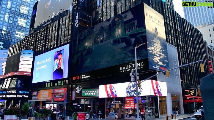 Benjamin Evan Ainsworth Instagram - Half a world away. It’s so incredible to see @thehaunting featured in Times Square. Genuinely, a dream come true. #thehauntingofblymanor #timessquare #thehaunting