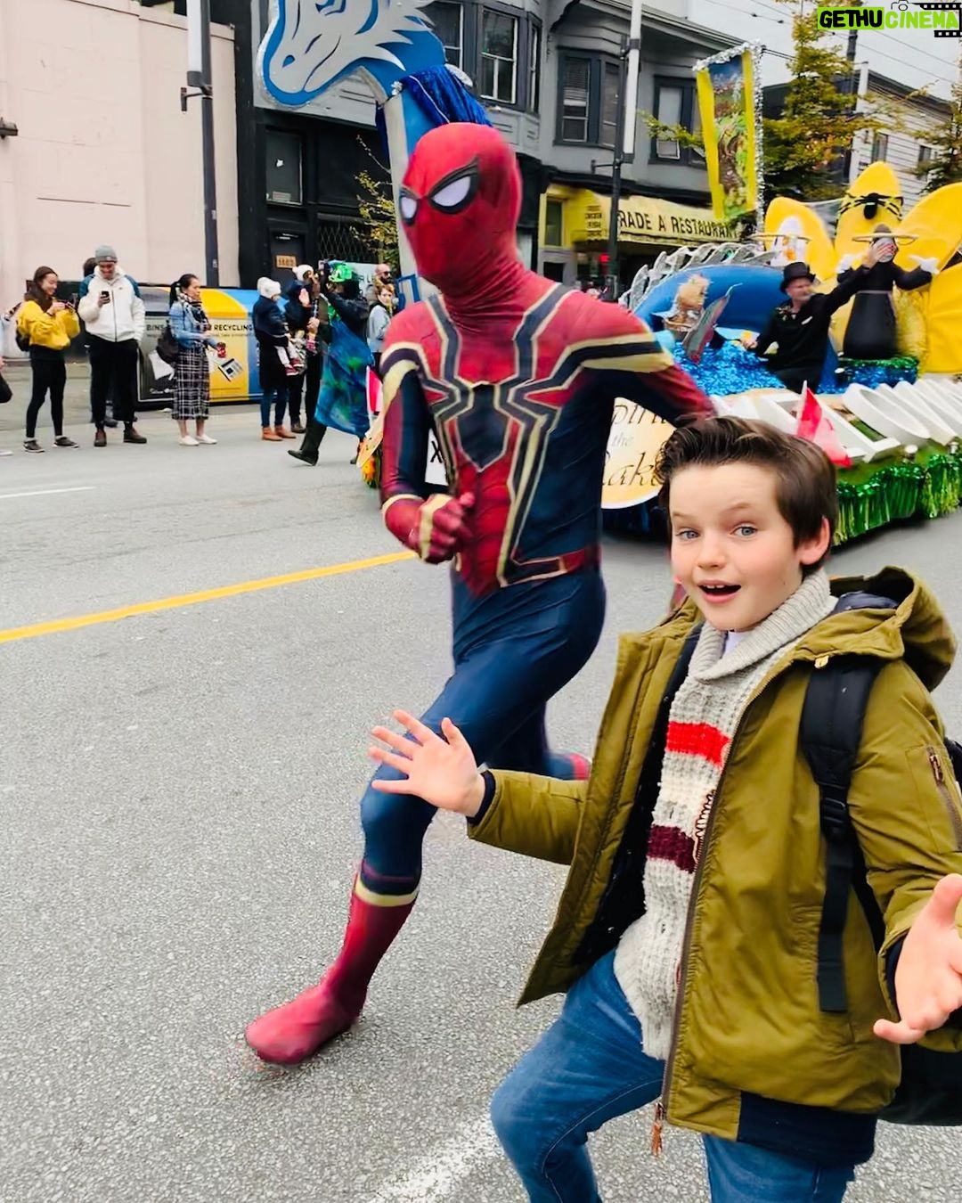Benjamin Evan Ainsworth Instagram - Halloween parade and birthday cake! 😃