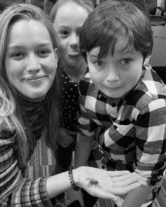 Benjamin Evan Ainsworth Instagram - Meeting this little guy with @then0t0ri0usvip for the first time in preparation for the spider scene in Episode 1 of @thehaunting 🕷 He was pretty hairy but actually really cute! 🕸 #spiderman #thehauntingofblymanor #spiders #spidertraining #netflix #intrepid #mileswingrave #daniclayton #victoriapedretti