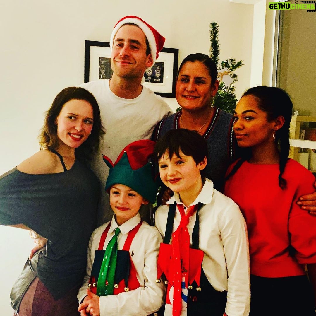 Benjamin Evan Ainsworth Instagram - Festive fun with fantastic friends! 🌲🎅🏼⛄️🎁🎉