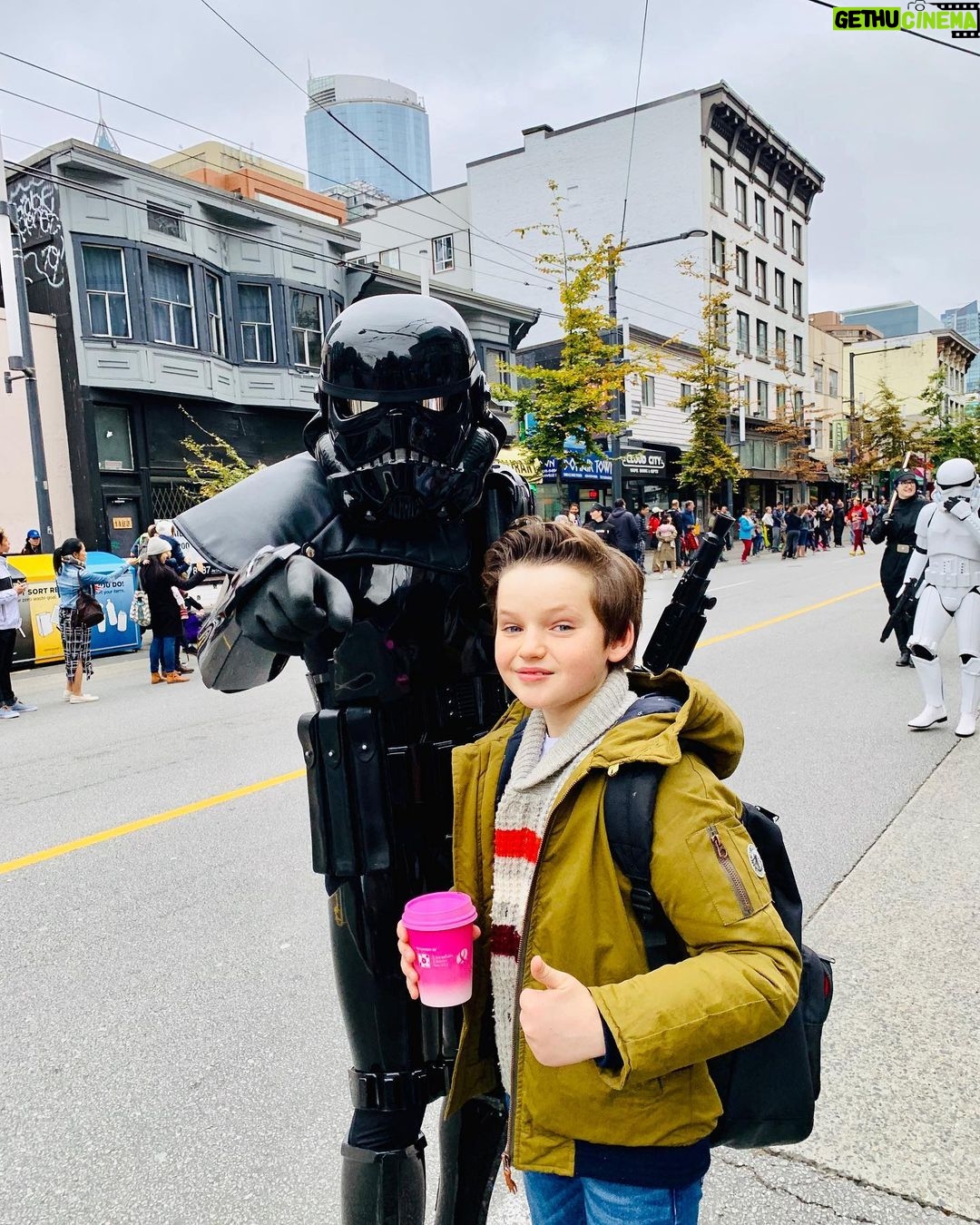 Benjamin Evan Ainsworth Instagram - Halloween parade and birthday cake! 😃
