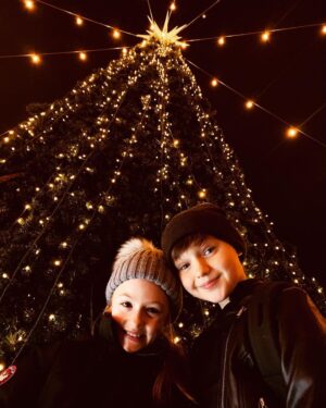 Benjamin Evan Ainsworth Instagram - Throwback Thursday to Christmas in Vancouver with my good friend @ameliebeasmith 🎄✨

#christmas