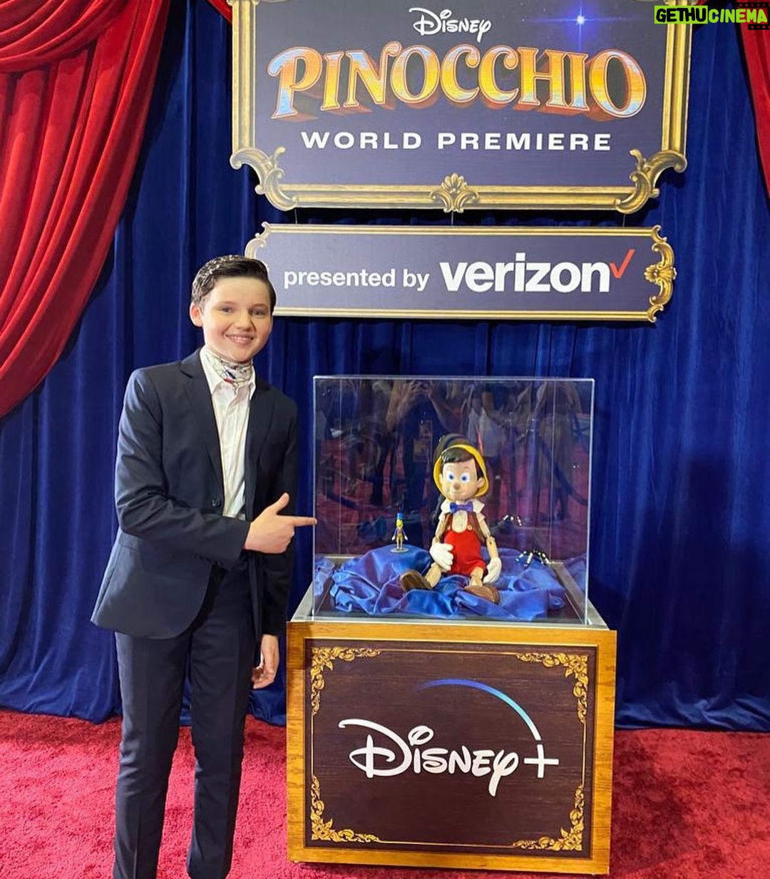Benjamin Evan Ainsworth Instagram - What an amazing night at the World Premiere of Disney’s Pinocchio @waltdisneystudios This was such a proud moment for me and my family. @disneypinocchio is streaming NOW on @disneyplus . . . . . Thanks to @fevmo and @theaistenes for styling me and to @jcrew for the amazing threads!