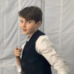 Benjamin Evan Ainsworth Instagram – Wow! The Sandman is the #1 show in 34 countries! Who’s watched it? If not, make sure to catch it this weekend! It was an amazing experience to play Alex Burgess in the pilot episode with such an incredible cast. Swipe across for a few behind-the-scenes pictures from my time on the shoot. #thesandman
