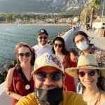 Beren Saat Instagram – Ayfeeeeer benim tatli, yetenekli, canim arkadasim dogumgünün kutlu olsun💛 💫Büyüdükce güçlenen, özgürlesen; kayiplarimizla kenetlenen, birbirine destek, ilham ve kahkaha olan dostlugumuz iyi ki var. Seni coooooook seviyorum @ayferdonmez 👯‍♀️🥂💛