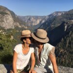 Beren Saat Instagram – Seranatin bitince suya atlayalim mi? Bu uçusta kimse bizi tanimiyo yaramazlik yapalim mi? Yildizlarin altinda çiplak uyuyalim mi? Plajda yalinayak evlenelim mi? Davetiye fotografimizi su altinda cekelim mi? Balayina Burning Man’e gidelim mi? En buyuk roller coastera da binsek mi? Göl kenarinda bir festival var acaba? Istanbul’a ucaklar inmiyomus jazz festivaline mi gitsek? Bu gece burda çadirda mi kalsak? Albüm mü yapsak? Ben seni bana hayir demeyislerin icin sevdim en cok, iyi ki dogdun @kenandogulu 💛🐝