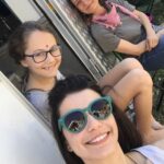 Beren Saat Instagram - Kadinlar beraber cikacak aydinliga. Sabirla, kararlilikla, ezmeden, çelmeden. Esas meselemizin cinsiyet esitsizligini gelecek kusaklara aktarmak isteyen ve ne yazik ki araç olarak da yine kadinlari kullanan; güçlü kadin figürleri hayatin her alanindan dislamaya niyet etmis, çag disi zihniyetle mücadele etmek oldugunu unutmadan. Atiye’nin yaratici ve üretken kadinlarindan gülümseyen bir 8 Mart albümü. Dünya Emekçi Kadinlar Günümüz kutlu olsun 🐝 #8martdünyakadinlargünü #march8internationalwomensday