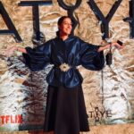 Beren Saat Instagram - Kadinlar beraber cikacak aydinliga. Sabirla, kararlilikla, ezmeden, çelmeden. Esas meselemizin cinsiyet esitsizligini gelecek kusaklara aktarmak isteyen ve ne yazik ki araç olarak da yine kadinlari kullanan; güçlü kadin figürleri hayatin her alanindan dislamaya niyet etmis, çag disi zihniyetle mücadele etmek oldugunu unutmadan. Atiye’nin yaratici ve üretken kadinlarindan gülümseyen bir 8 Mart albümü. Dünya Emekçi Kadinlar Günümüz kutlu olsun 🐝 #8martdünyakadinlargünü #march8internationalwomensday