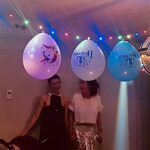 Beren Saat Instagram - Belcim bir yas daha guzellesmis, hayat unutulmaz anilarimiza eklenecek iki gün hediye etmisti bize kutlamak icin. Yillar once bu gece; @belcimbilgincom ve @ayferdonmez gelip beni alip Kenan’la ilk kez sohbet edecegimiz ve birbirimizin numaralarini alacagimiz partiye gitmeye Aykut’un dogumgununu kutlayacagiz diye ikna etmisti. Sonrasi ask, sonrasi dostlardan kurulu aile. Magnetik organizasyonunuza nasil tesekkur etsek az @iremsent ve @selimcancelik Yeni yasin en unutulmazlarindan olsun canim Belcim, her sey hayallerinin ötesinde olsun🦄 En sevdigin sarkilari söyleyerek varligini kutluyoruz @aykutcomertcom , hisset titresimlerimizi;hala esprilerine attigimiz kahkahalarimizi 🤍 9. yilimiz kutlu olsun oyun arkadasim, hayat arkadasim, studyo arkadasim Kuincy 🐝