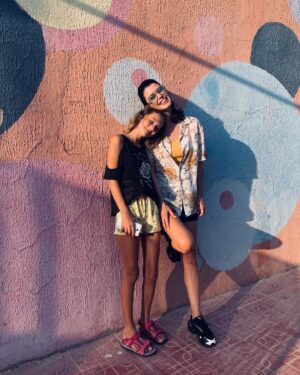 Beren Saat Instagram - My intelligent & talented babies ✨ @laraloutonka 💕@sibel_melek_arat 💕 #girlzpowa #mardin #atiye 🐝