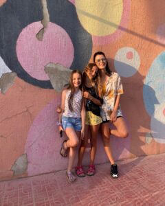 Beren Saat Instagram - My intelligent & talented babies ✨ @laraloutonka 💕@sibel_melek_arat 💕 #girlzpowa #mardin #atiye 🐝