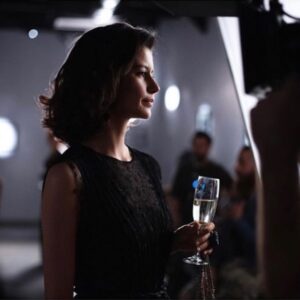 Beren Saat Instagram - 👁 Happy Atiye Day! Emegi gecen herkese sonsuz tesekkurler! Iyi seyirler! Big thanks to everyone who put this season together it was really a tough one. And who’s gonna binge-watch? 🙌🏻 Thanks to @yigit__eken for this lovely 💕photo album  #atiye  #thegift #ogmpicture #netflixturkiye