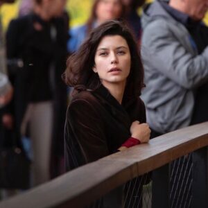 Beren Saat Instagram - 👁 Happy Atiye Day! Emegi gecen herkese sonsuz tesekkurler! Iyi seyirler! Big thanks to everyone who put this season together it was really a tough one. And who’s gonna binge-watch? 🙌🏻 Thanks to @yigit__eken for this lovely 💕photo album  #atiye  #thegift #ogmpicture #netflixturkiye