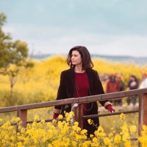 Beren Saat Instagram - 👁 Happy Atiye Day! Emegi gecen herkese sonsuz tesekkurler! Iyi seyirler! Big thanks to everyone who put this season together it was really a tough one. And who’s gonna binge-watch? 🙌🏻 Thanks to @yigit__eken for this lovely 💕photo album  #atiye  #thegift #ogmpicture #netflixturkiye