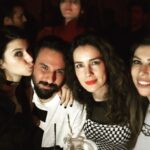 Beren Saat Instagram - Bana dogum günümde hediye ettigin sapkamla gezindik bugun, senin icin senin sevecegin seyler yaptik. Simdi Aykut olmaliydi ve bunu ona sormaliydim anlarim, özleme ataklarim gecince, hep bizimleymissin gibi. Anilarimi biriktirip sana gelirim, sen bana sahane bir fincanda bir cay ikram edersin, sonra her seyi tek tek konusurmusuz gibi. Al bu öpücük hep yanaginda dursun dermisim gibi. Seni tanidigima cok mutluyum canim arkadasim. Dogum günün kutlu olsun 💖💖