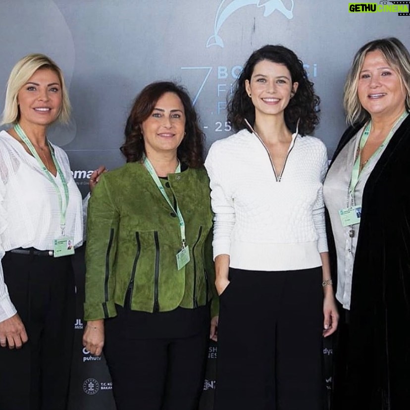 Beren Saat Instagram - Bosphorus Film Lab Talks “Sinema ve Tv’de Kadin: Seyirlik bir nesneden etkin bir özneye giden yol - Women in Cinema and Tv: From being an object of the gaze to becoming a subject” #bogazicifilmfestivali 🐬#bosphorusfilmlab 🎬 #genderequality #wearestrongertogether #50502020