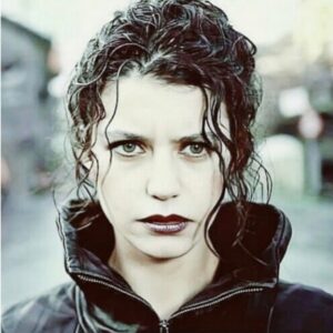 Beren Saat Instagram - 👁 🙏🏻#thewomenwhomadememorehuman 💫#benidahadainsanyapankadinlar