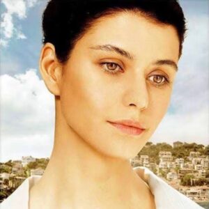 Beren Saat Instagram - 👁 🙏🏻#thewomenwhomadememorehuman 💫#benidahadainsanyapankadinlar