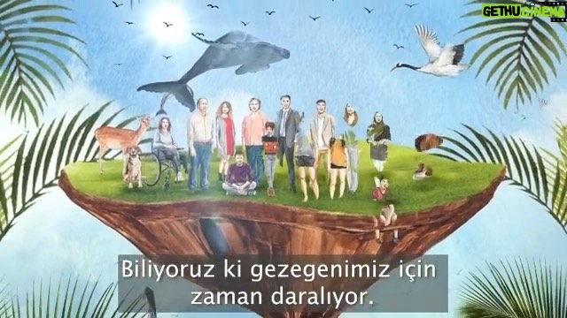 Beren Saat Instagram - @greenpeaceturkiye 25. Yili kutlu olsun! Bu gemide herkese ihtiyacimiz var! 🐝 ・・・ Sen olmasaydın kömürlü termik santrallerle daha karanlık olurdu dünyamız, daha az arı kanat çırpar, daha çok plastik atık karışırdı gezegenimize. Nefessiz kalırdı okyanuslar. Sen olmasaydın iklim krizine karşı çıktığımız bu yolda bir eksik kalırdık. 💚 Birlikte mücadele ederek, zaferlerle doldurduğumuz koskoca 25 yılı geride bıraktık… 25 yıla yakışır unutulmaz bir hatıra yapalım dedik. 25 yıl boyunca kullanılan Greenpeace pankartları yaş günümüze özel bez çantalara dönüştü. Çantanı alıp, omzuna taktığında ya da bir dostuna hediye ettiğinde için gururla dolsun. Şimdi 25. yıla özel bez çantalarla mücadelemizi omuzlarda taşıma zamanı! 💪 Profildeki bağlantıya tıkla, kampanyanı seç, sınırlı sayıda çantadan biri senin olsun! Seslendiren: Beren Saat @berenn_saat 💚