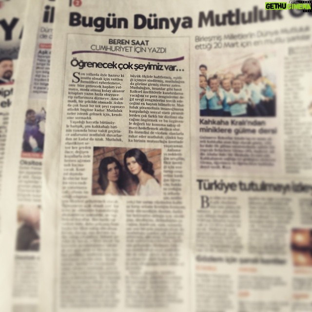 Beren Saat Instagram - Mutluluktan öğrenecek çok şeyimiz var #cumhuriyetgazetesi #dünyamutlulukgünü #internationaldayofhappiness