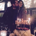 Beren Saat Instagram - Pastam, sevgilim, mutlu ışıklar, aşk, öpücük, çilekler, mumlar, gülücük... fotoğrafa katılan herkese teşekkürler 💕 📷: @canandogulu #birthdayberry